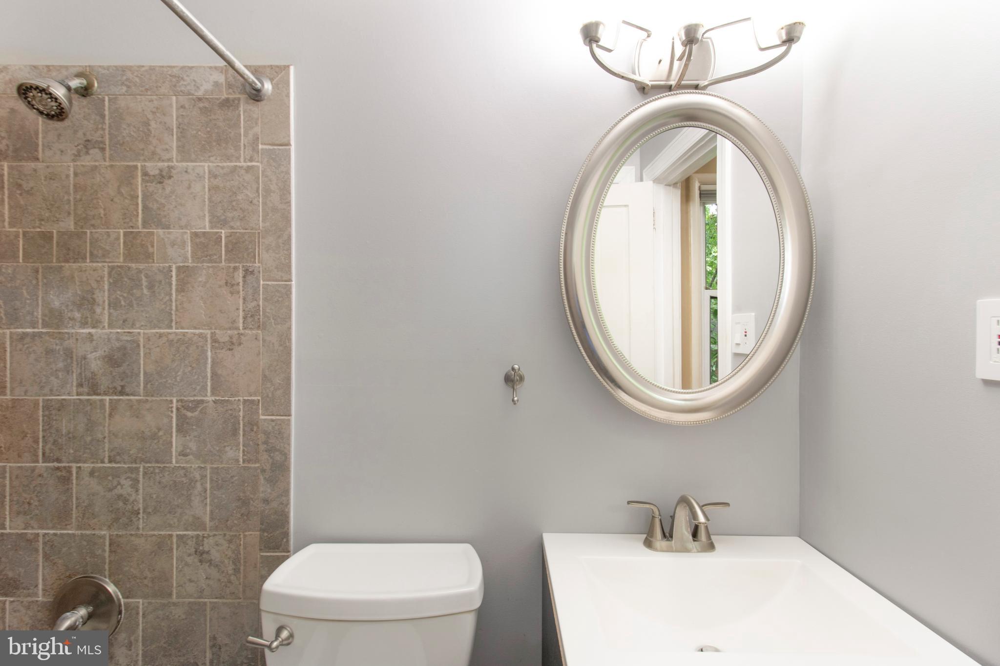 8512-12-2 Manchester Road, Unit 122 Silver Spring, MD 20901 - Photo 16 of 40 Bathroom again