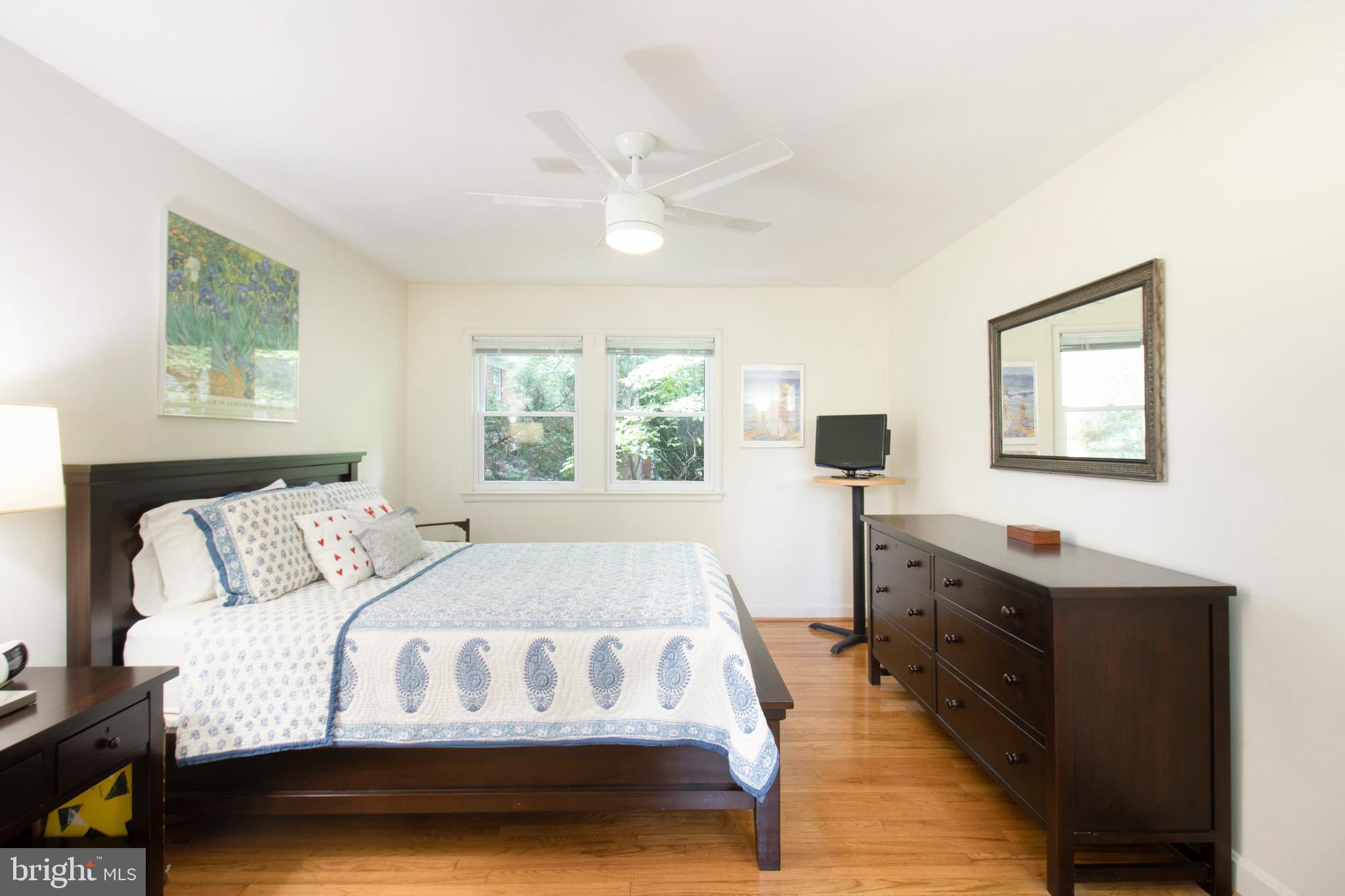 8512-12-2 Manchester Road, Unit 122 Silver Spring, MD 20901 - Photo 18 of 40 Lovely natural light and pretty Oak floors!