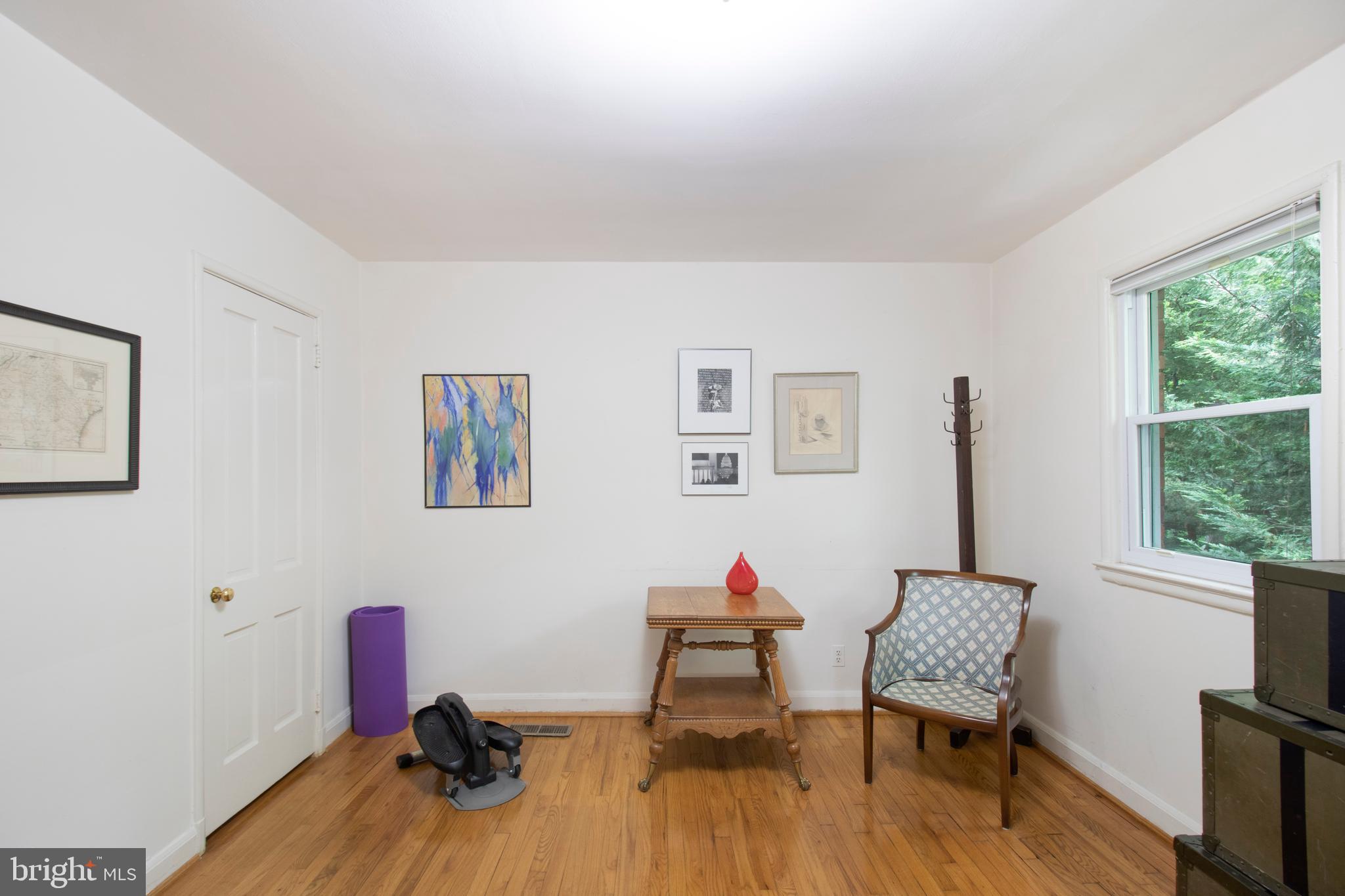 8512-12-2 Manchester Road, Unit 122 Silver Spring, MD 20901 - Photo 20 of 40 2nd Bedroom - winsome Oak floors!