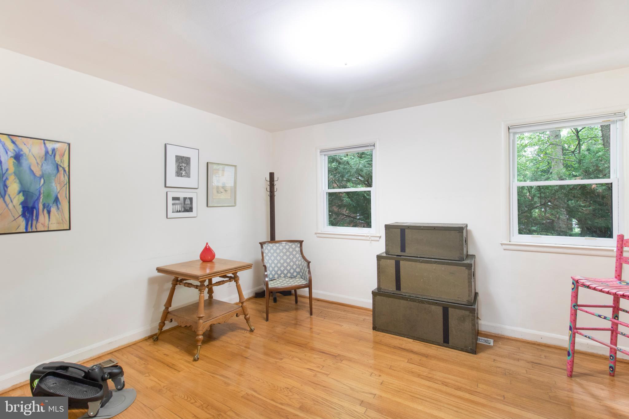 8512-12-2 Manchester Road, Unit 122 Silver Spring, MD 20901 - Photo 21 of 40 2nd BR Double Hung/double pane window