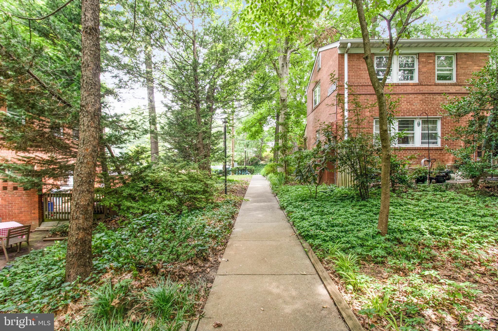 8512-12-2 Manchester Road, Unit 122 Silver Spring, MD 20901 - Photo 25 of 40 nice sidewalks to stroll on - on over to the pool!