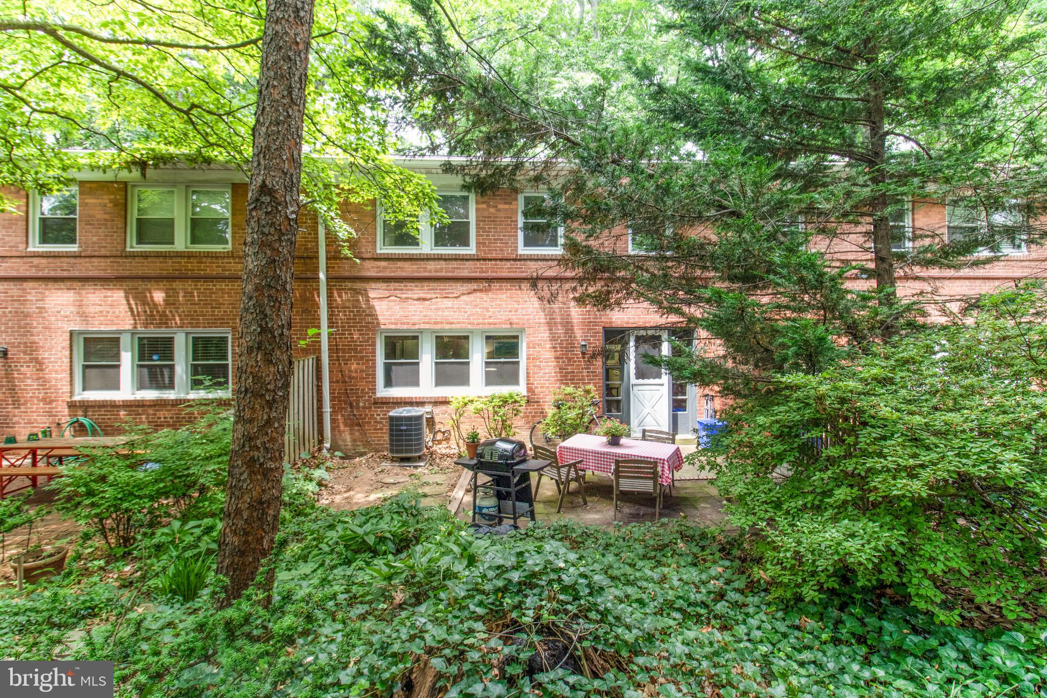 8512-12-2 Manchester Road, Unit 122 Silver Spring, MD 20901 - Photo 5 of 40 Rear view of patio/yard - from ridge