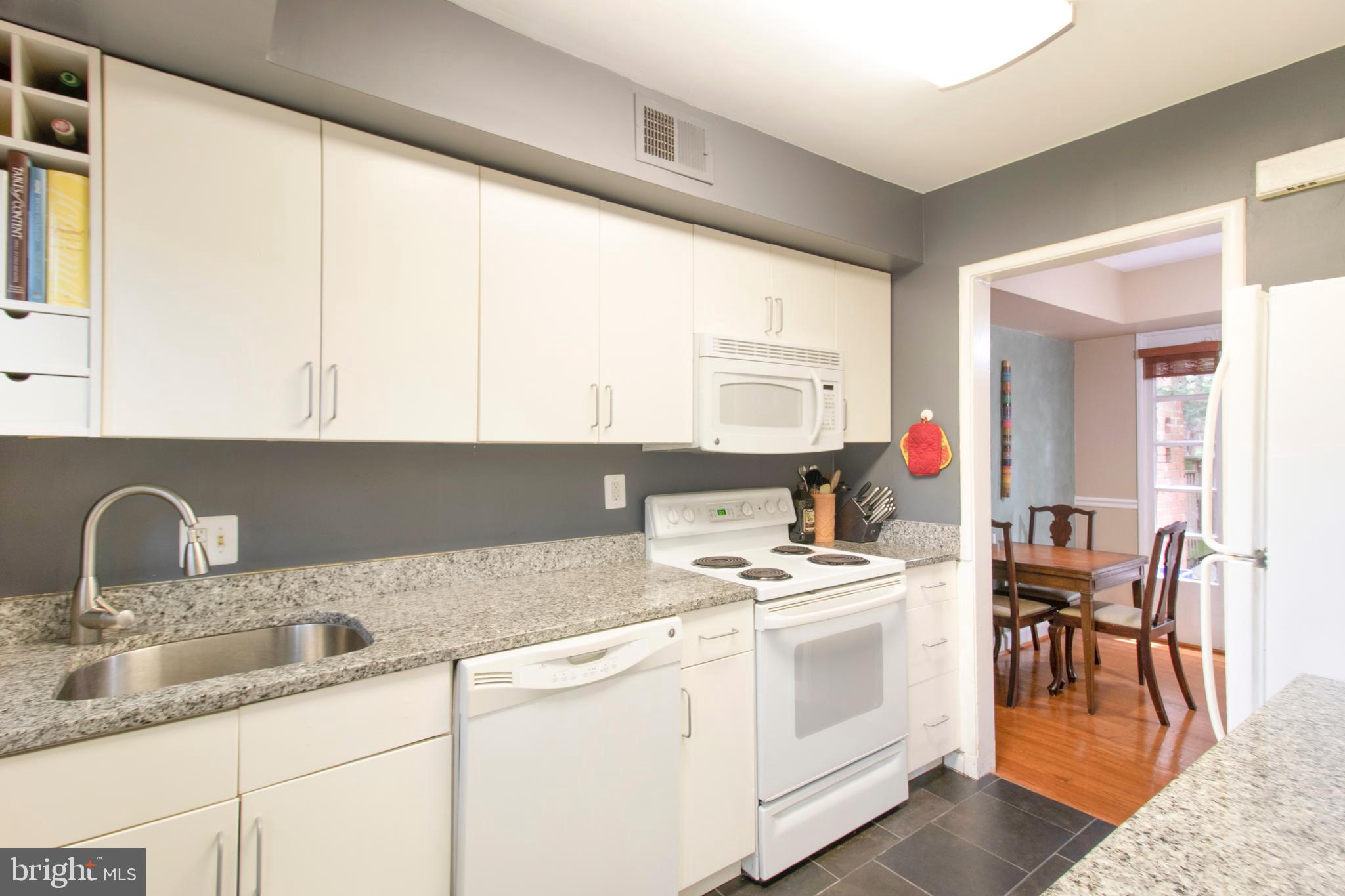 8512-12-2 Manchester Road, Unit 122 Silver Spring, MD 20901 - Photo 10 of 40 Renovated Kitch w/granite counters!