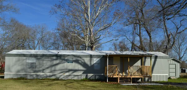 $1,100 | 1406 East Wallisville Road, Highlands, TX 77562