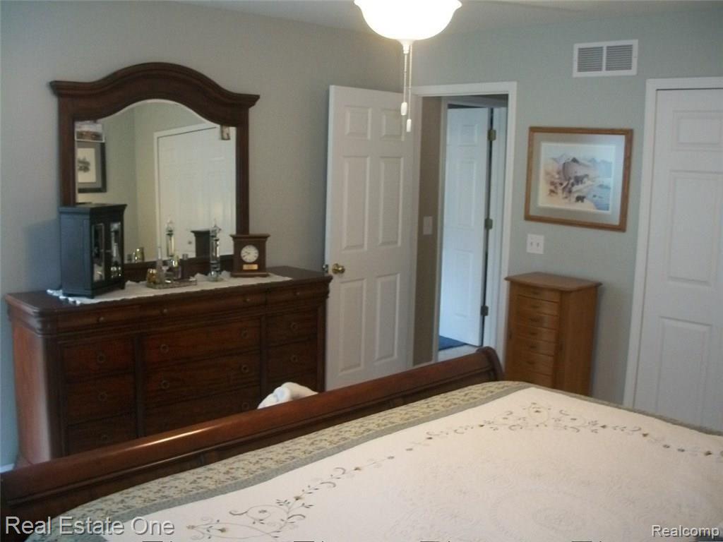 62402 Raleigh Court, Unit 2 South Lyon, MI 48178 - Photo 25 of 45 100_5163.JPG