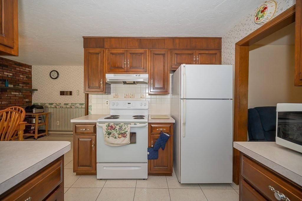 83 Middlesex Avenue Worcester, MA 01604 - Photo 9 of 17