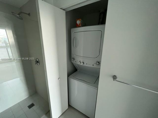 Edgewater Miami, FL 33137 - Photo 16 of 65 a utility room with dryer and washer