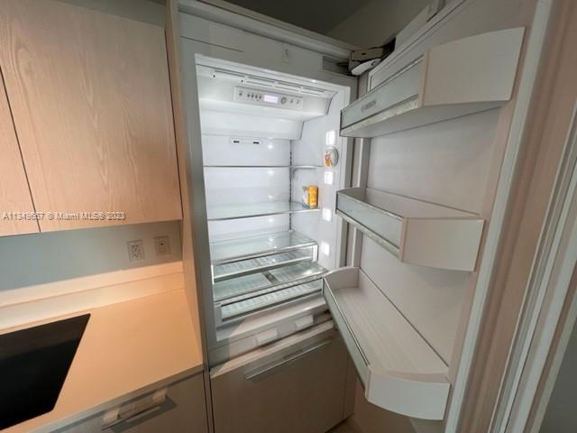 Edgewater Miami, FL 33137 - Photo 22 of 65 a view of walk in closet