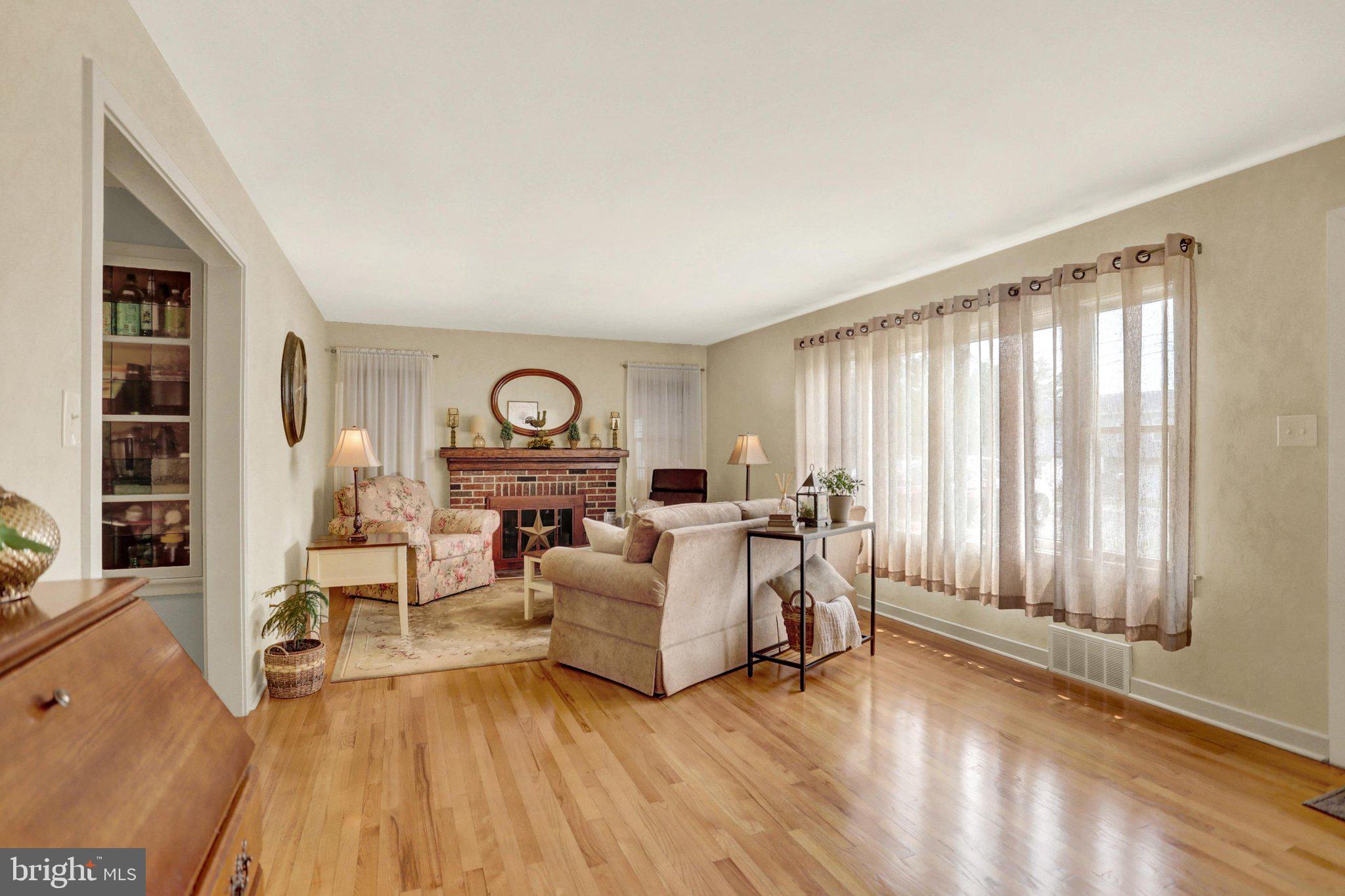 214 Ridge Hill Road Mechanicsburg, PA 17050 - Photo 3 of 45 Gallery Image 3