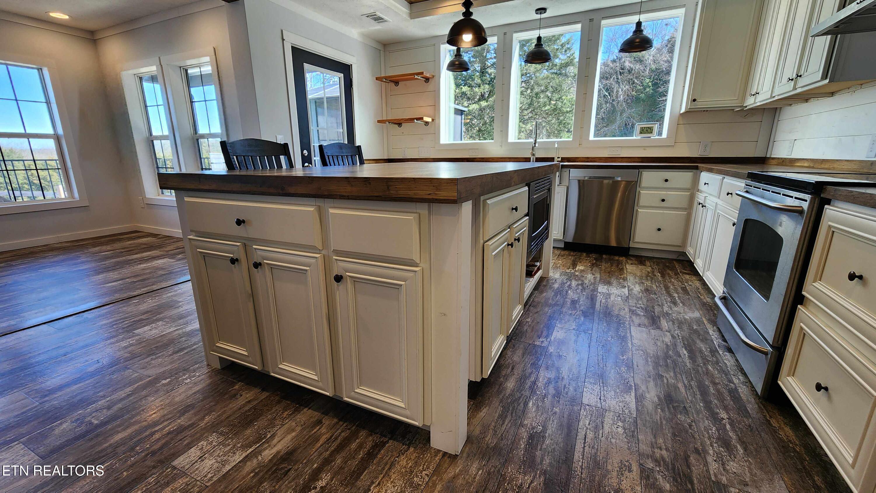 2695 Leslie Road Cumberland, KY 42717 - Photo 17 of 59 Kitchen 3
