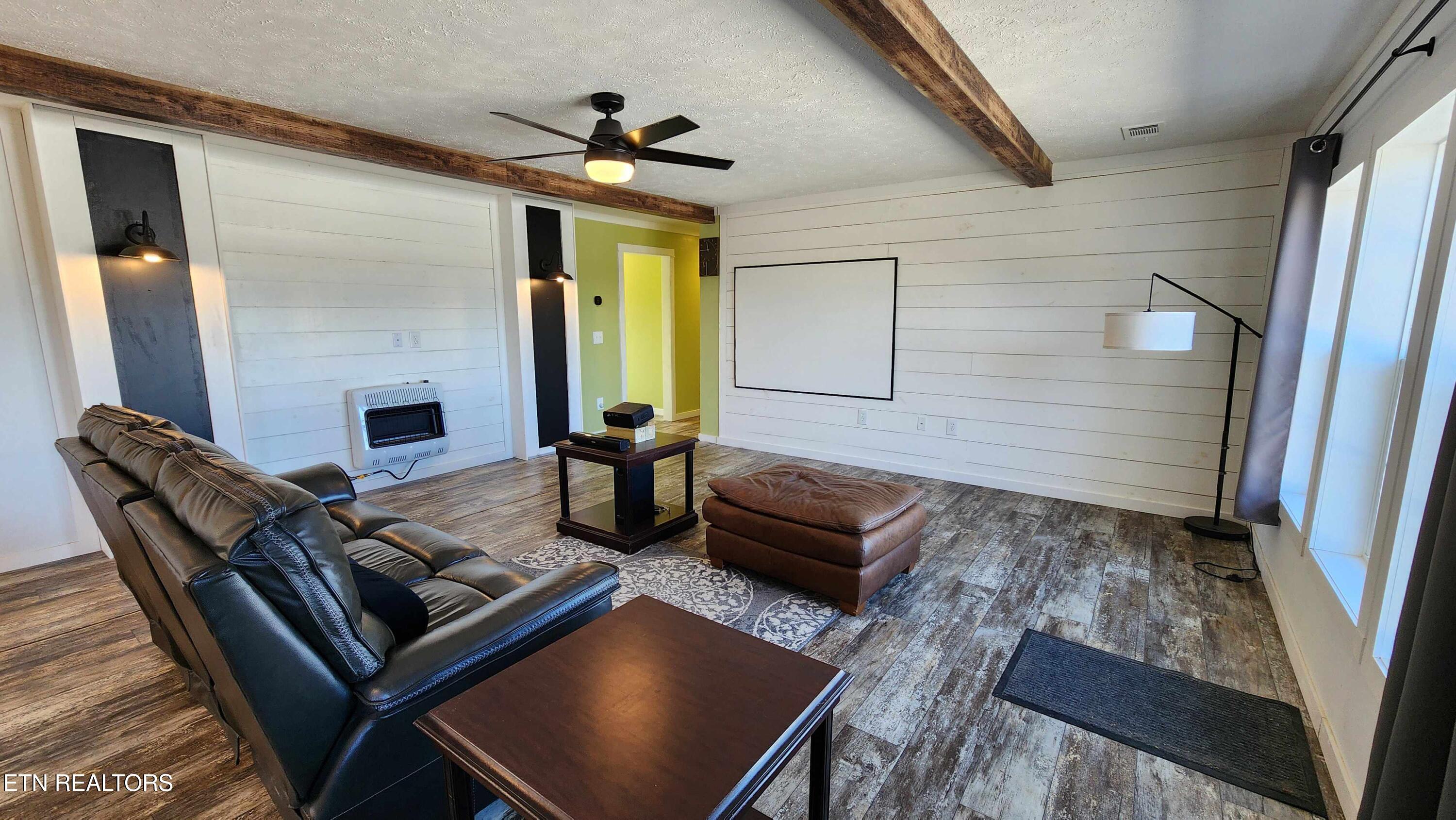 2695 Leslie Road Cumberland, KY 42717 - Photo 19 of 59 Living Room A