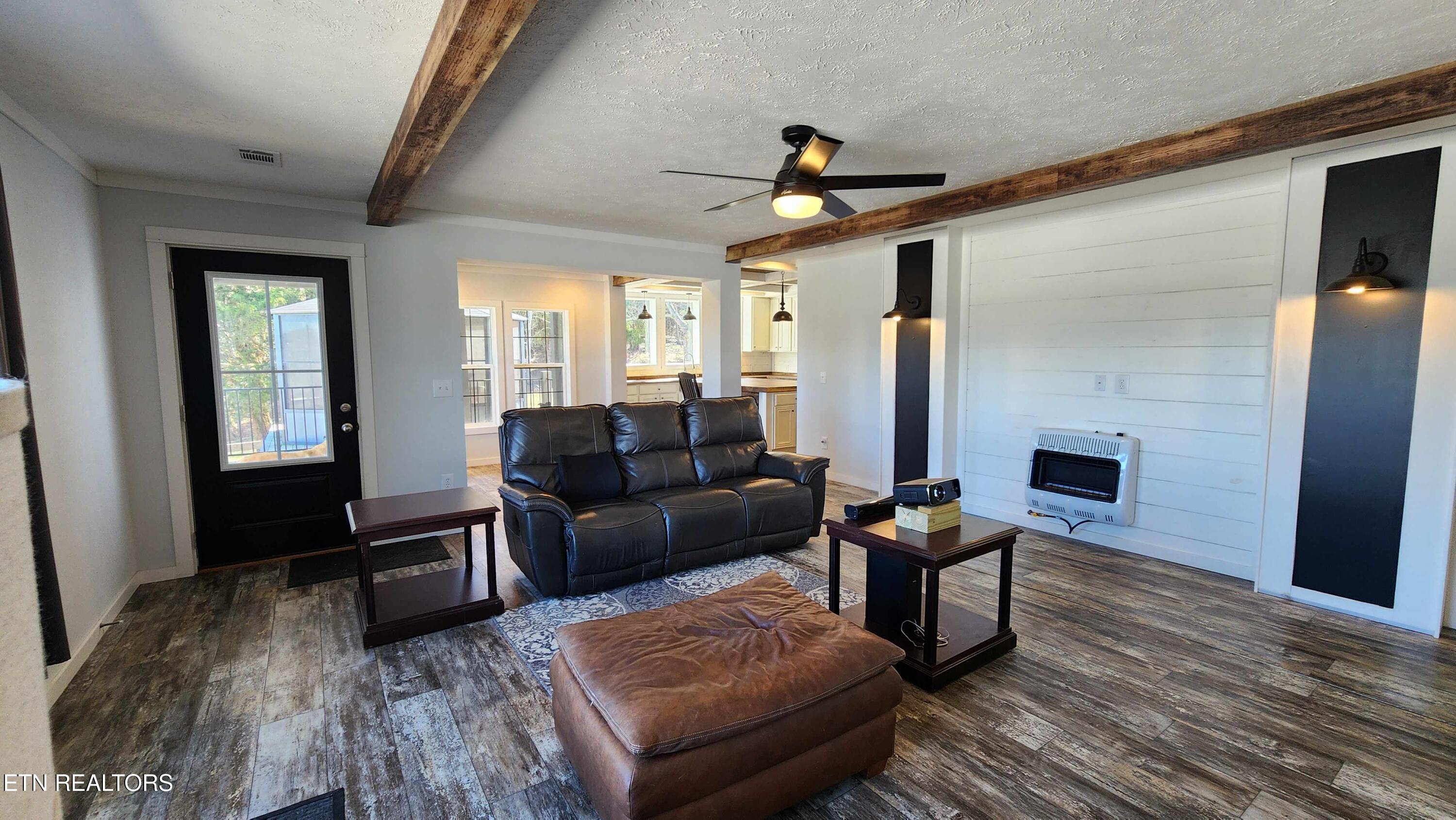 2695 Leslie Road Cumberland, KY 42717 - Photo 20 of 59 Living Room B