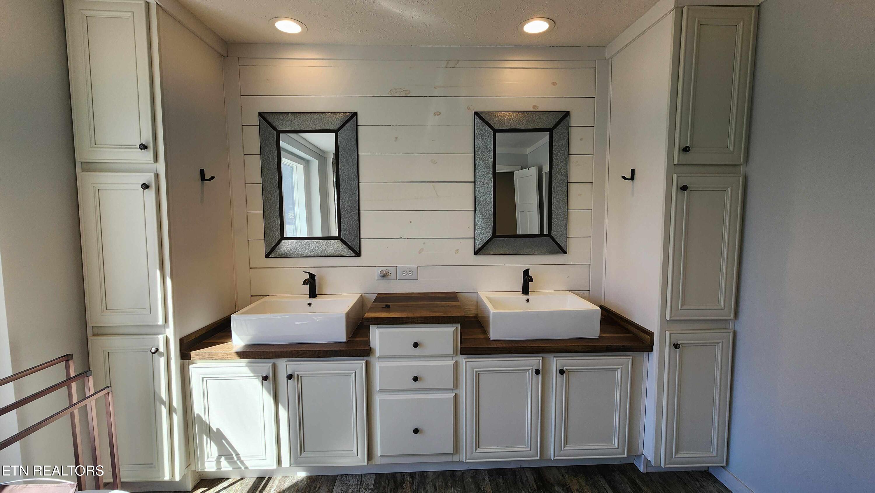 2695 Leslie Road Cumberland, KY 42717 - Photo 23 of 59 Master Bath 2