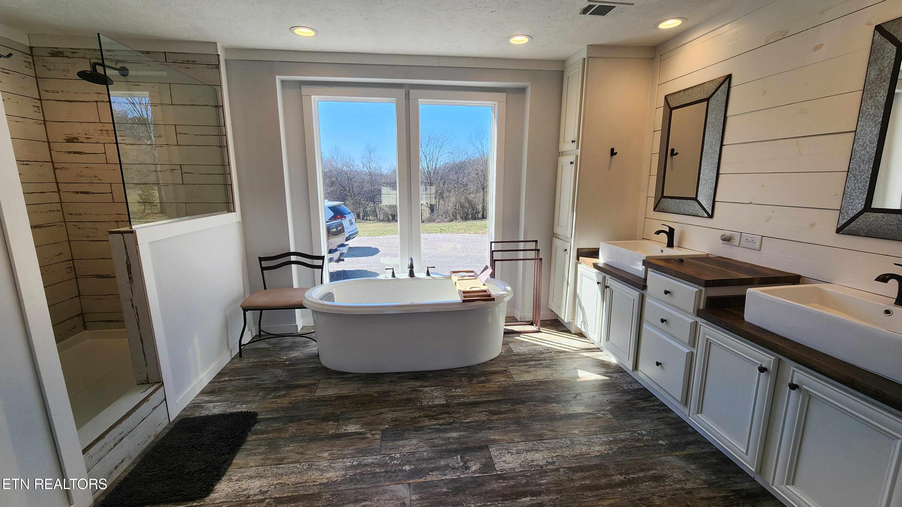 2695 Leslie Road Cumberland, KY 42717 - Photo 25 of 59 Master Bath