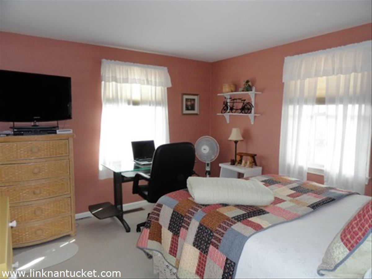 22 Exeter Street Nantucket, MA 02554 - Photo 7 of 15 Gallery Image 7