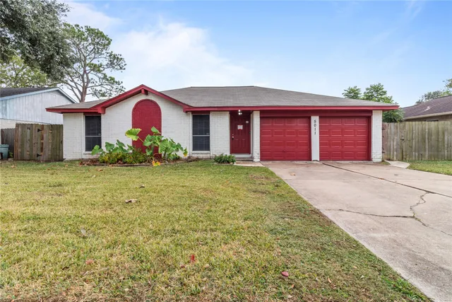 a front view of house with yard and garage