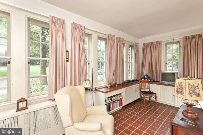 4401 Atwick Road Baltimore, MD 21210 - Photo 25 of 27 Family Room