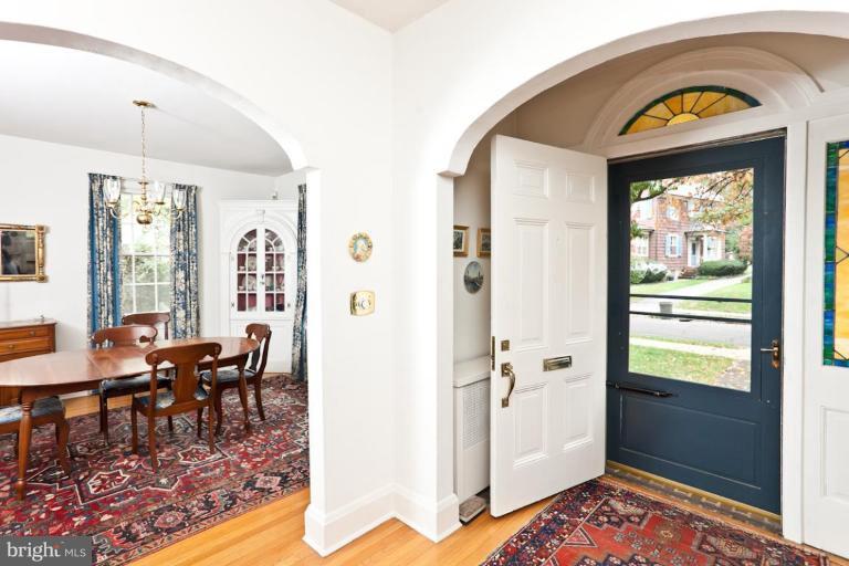 4401 Atwick Road Baltimore, MD 21210 - Photo 3 of 27 Entrance / Foyer