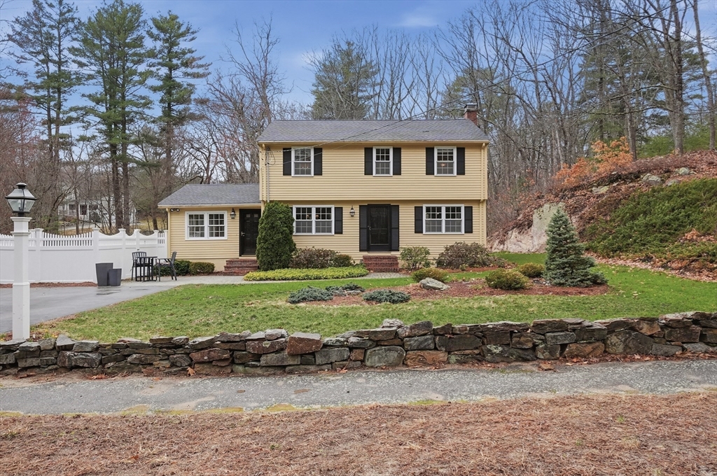 27 Marlboro Road Georgetown, MA 01833 - Photo 3 of 40 Gallery Image 3