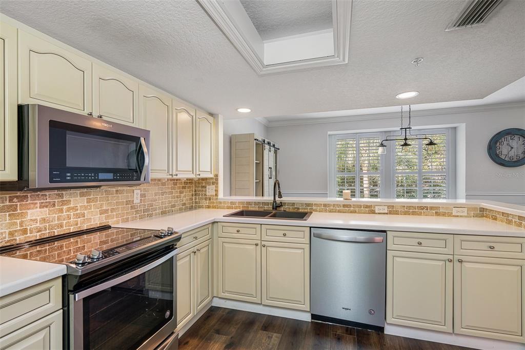1381 Curlew Road Dunedin, FL 34698 - Photo 14 of 37