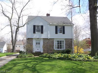 Picture Perfect Colonial On Landscaped Lot