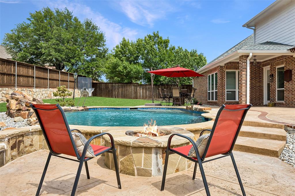 1011 Three Rivers Drive Prosper, TX 75078 - Photo 8 of 27 a view of a chairs and table in the backyard