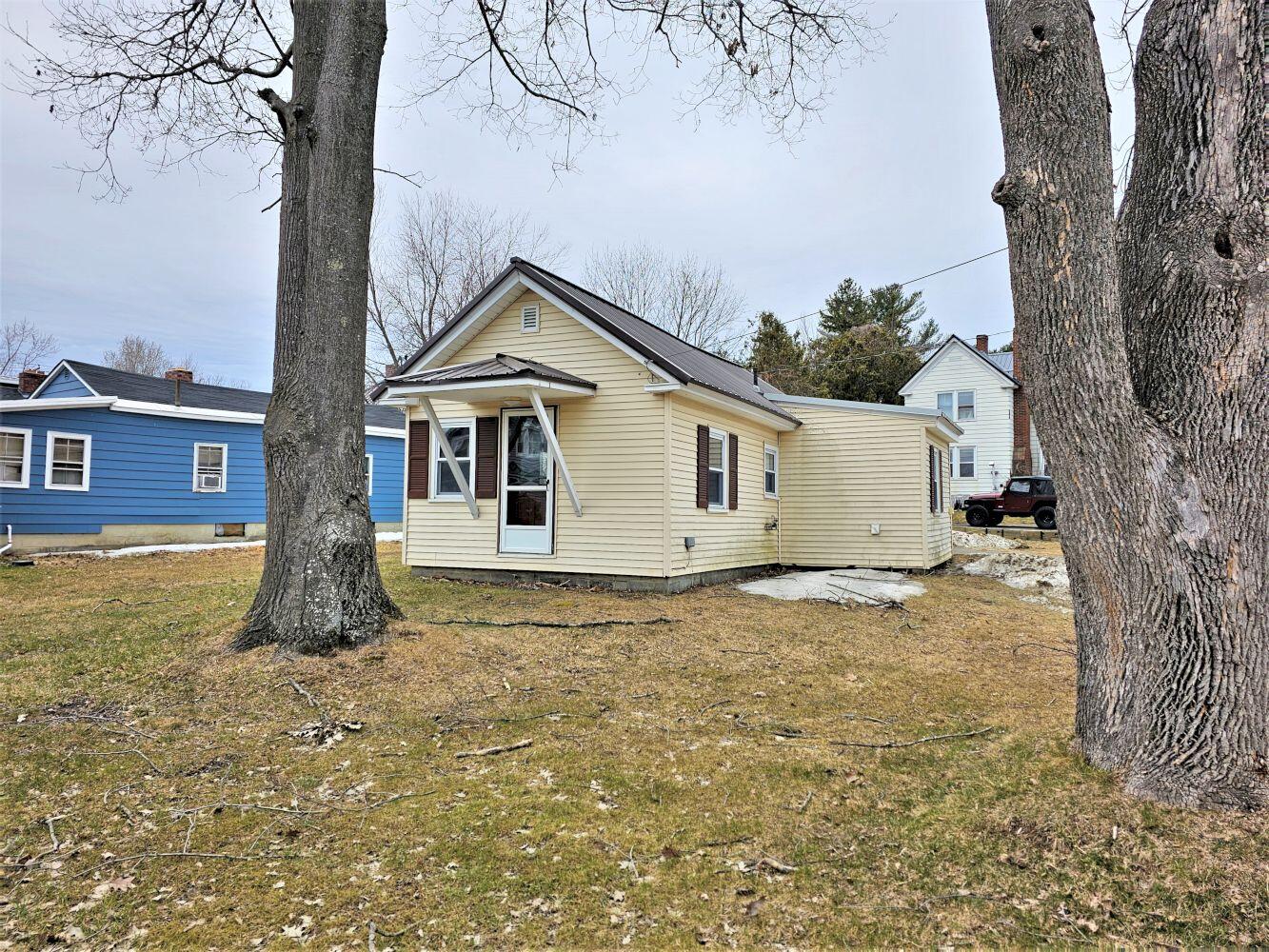 6 Broad Street Waterville, ME 04901 - Photo 1 of 17 6 Broad ST Waterville ME 04901 (1)