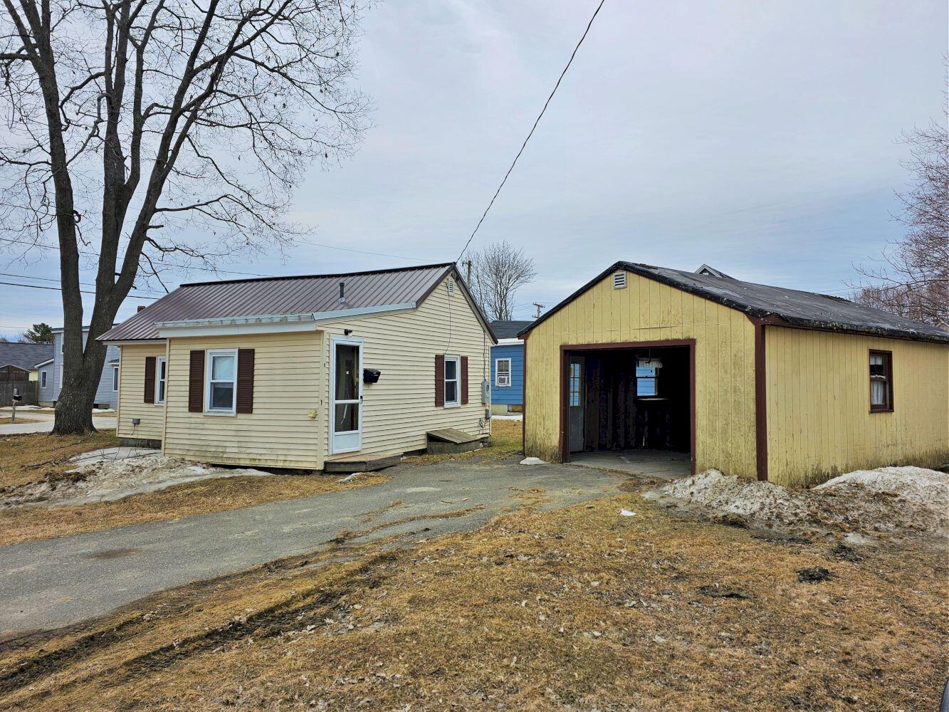 6 Broad Street Waterville, ME 04901 - Photo 6 of 17 6 Broad ST Waterville ME 04901 (6)