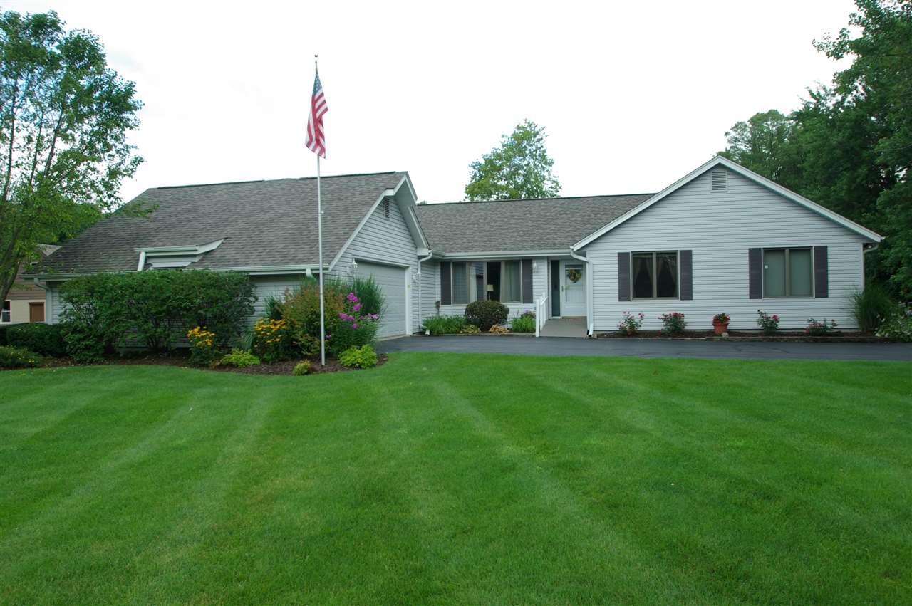 8638 Rote Road Rockford, IL 61107 - Photo 25 of 25 a front view of house with yard and green space