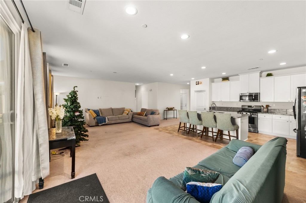 468 Bristolwood Road Hemet, CA 92543 - Photo 20 of 55 a living room with furniture and kitchen view