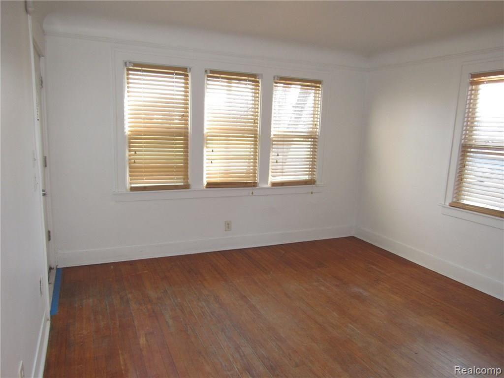 154 East Rundell Street Pontiac, MI 48342 - Photo 9 of 33 154 E RUNDELL PONTIAC (53).JPG