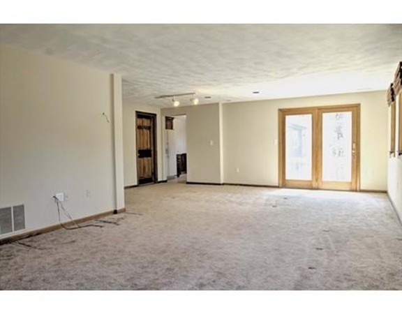 8 Prancing Road Chelmsford, MA 01824 - Photo 13 of 29