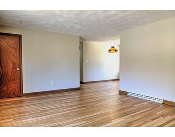8 Prancing Road Chelmsford, MA 01824 - Photo 4 of 29