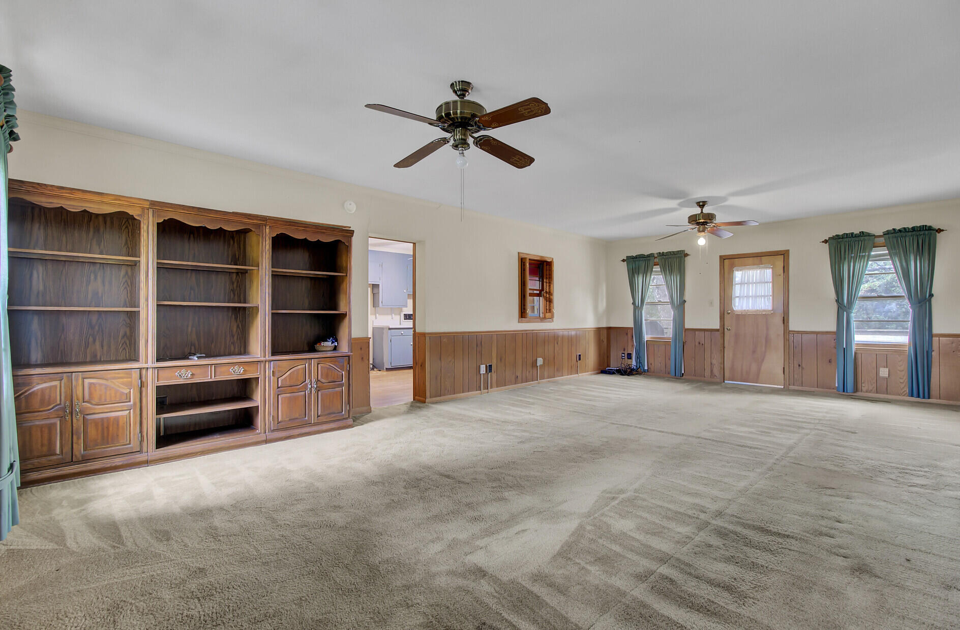 557 Mt Zion Road St. George, SC 29477 - Photo 16 of 66 Family Room