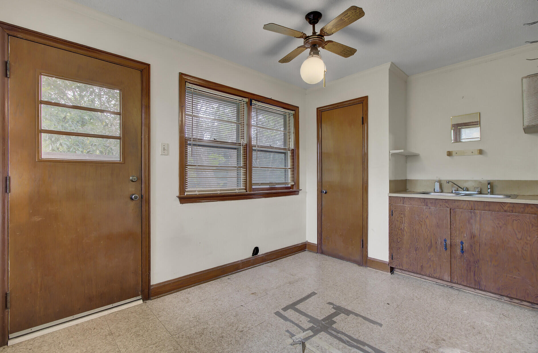 557 Mt Zion Road St. George, SC 29477 - Photo 20 of 66 Laundry Room
