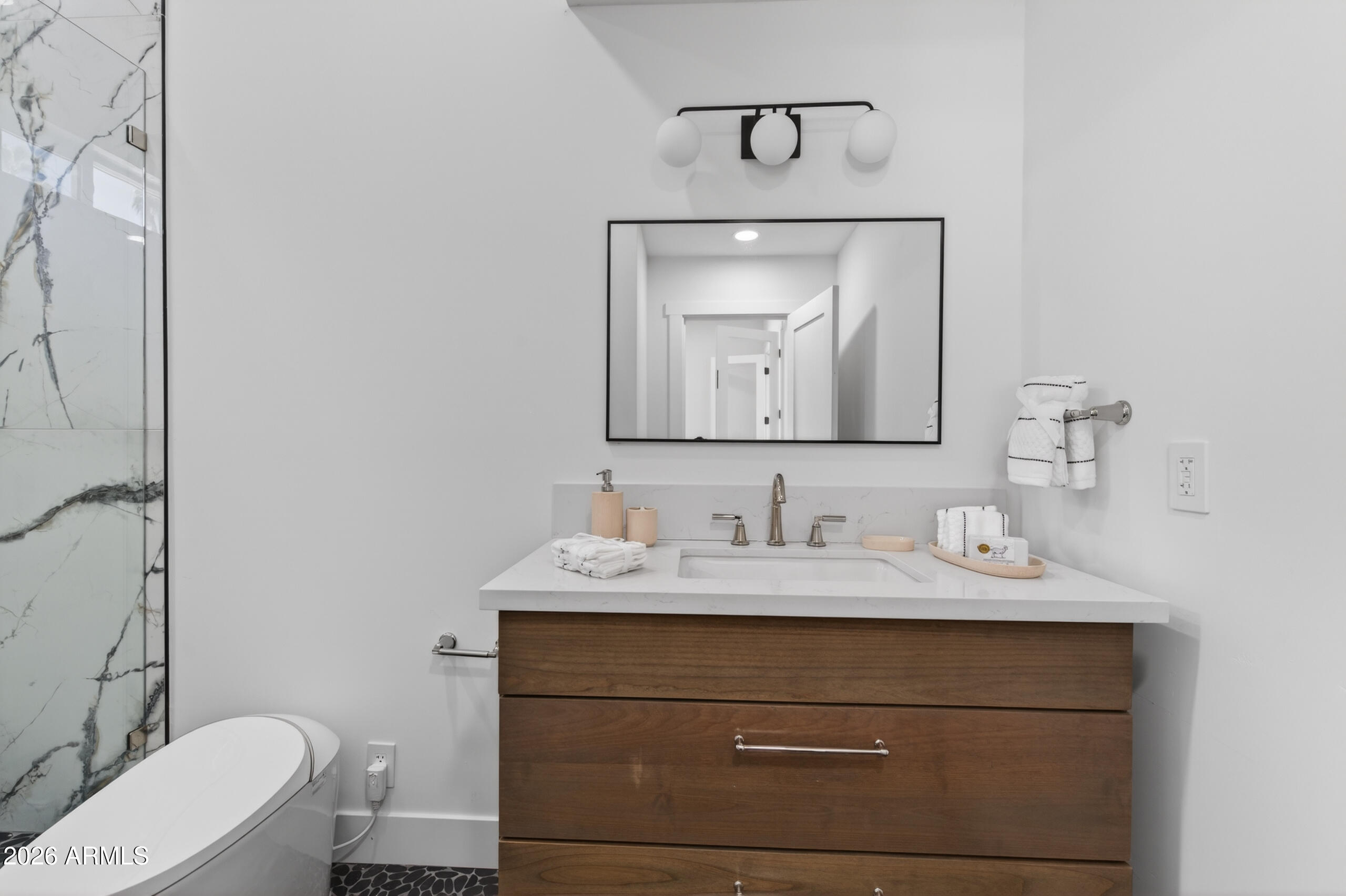 4048 East Edgemont Avenue Phoenix, AZ 85018 - Photo 33 of 88 Ensuite bathroom
