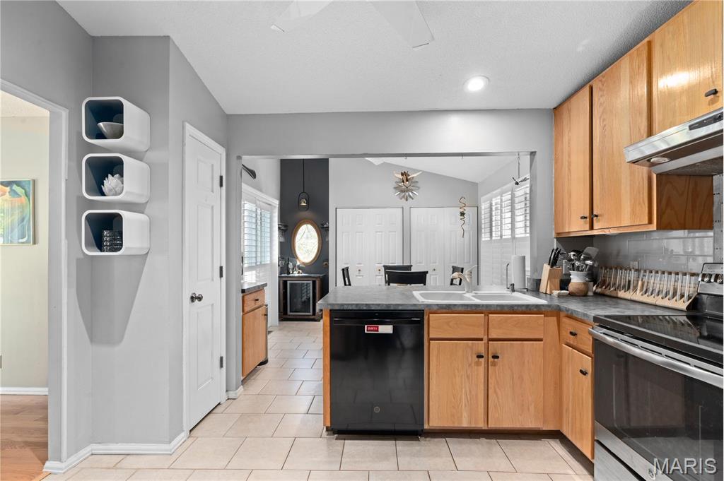 211 Holly Tree Court Ballwin, MO 63021 - Photo 12 of 38