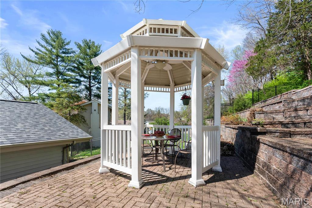 211 Holly Tree Court Ballwin, MO 63021 - Photo 17 of 38