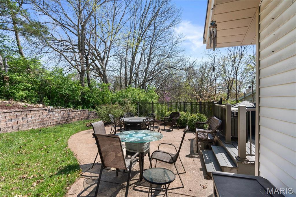 211 Holly Tree Court Ballwin, MO 63021 - Photo 19 of 38