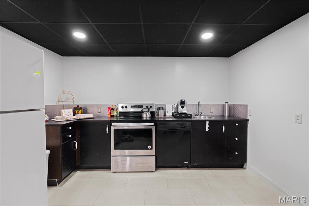 211 Holly Tree Court Ballwin, MO 63021 - Photo 31 of 38