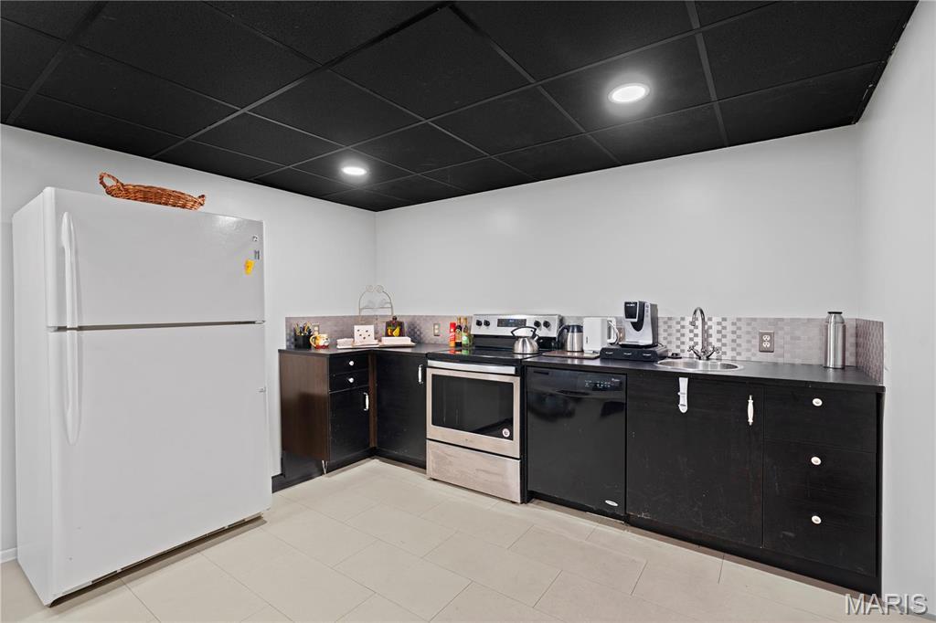 211 Holly Tree Court Ballwin, MO 63021 - Photo 32 of 38