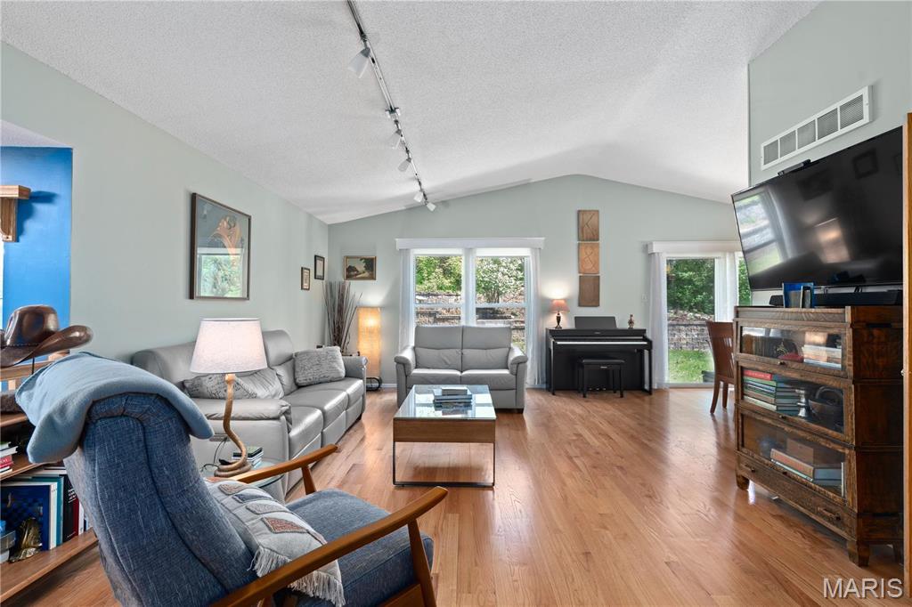 211 Holly Tree Court Ballwin, MO 63021 - Photo 5 of 38