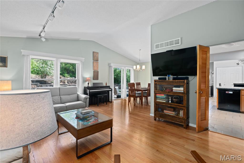 211 Holly Tree Court Ballwin, MO 63021 - Photo 6 of 38