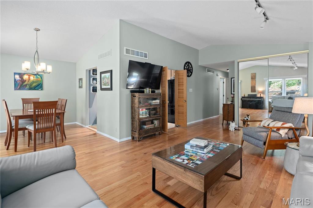 211 Holly Tree Court Ballwin, MO 63021 - Photo 7 of 38