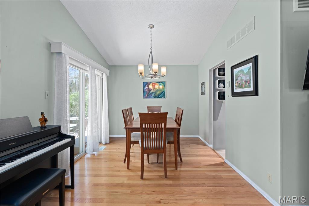 211 Holly Tree Court Ballwin, MO 63021 - Photo 9 of 38