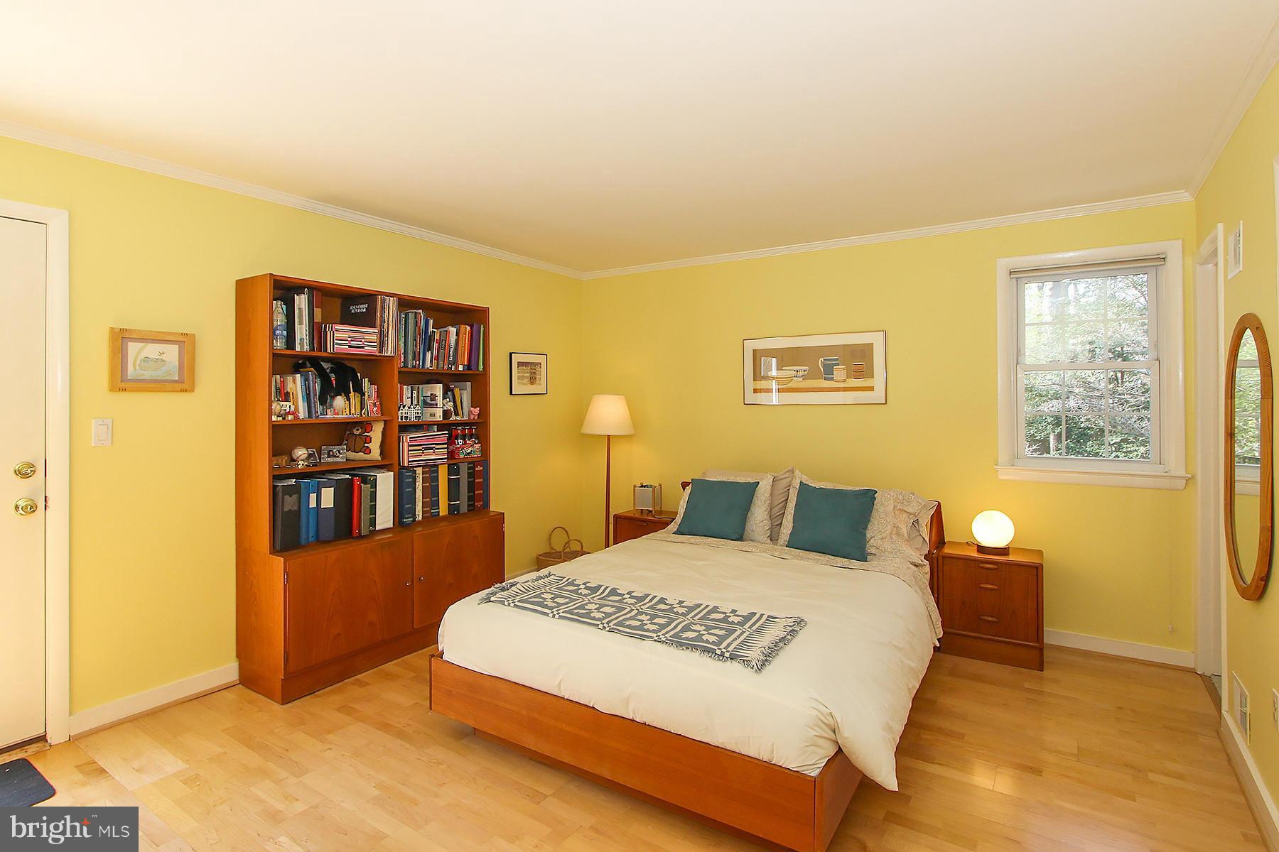 8536 West Howell Road Bethesda, MD 20817 - Photo 14 of 29 3rd Bedroom with en suite Bath