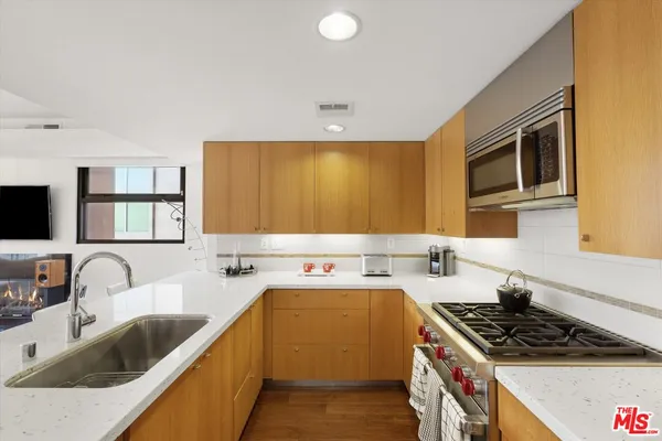 $8,000 | 1410 Innes Place, Los Angeles, CA 90291