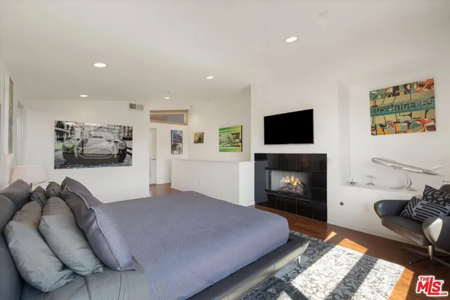 $8,000 | 1410 Innes Place, Los Angeles, CA 90291