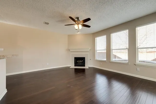 $3,000 | 401 Preston Oaks Drive, Lewisville, TX 75067