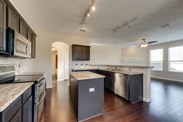 $3,000 | 401 Preston Oaks Drive, Lewisville, TX 75067